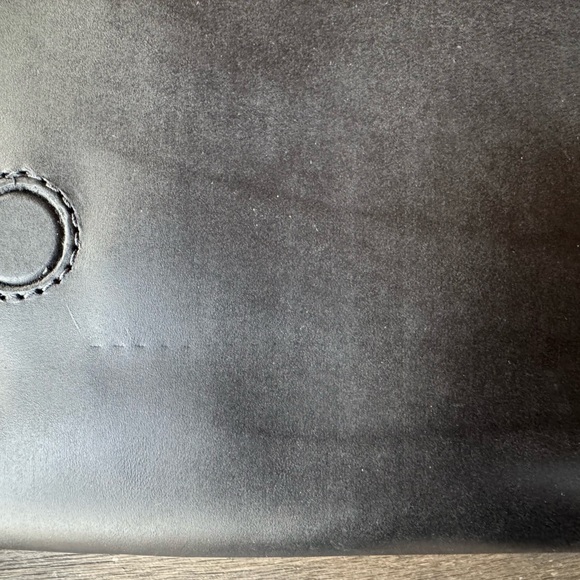 Portland Leather Medium Metro - Smooth Black Leather - Picture 5 of 5